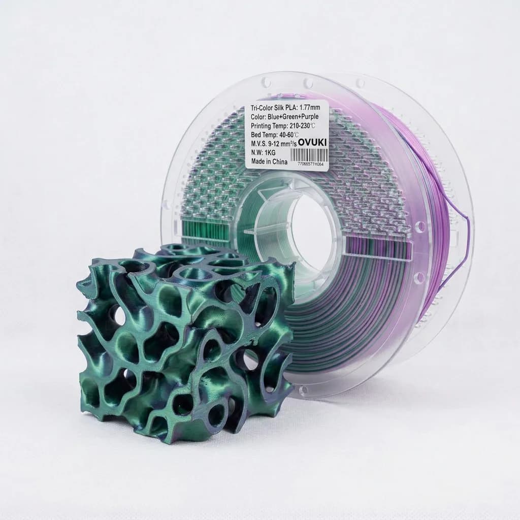 Foto: rollo Filamento Tri-Color Silk en TRI COLOR SILK PLA BLUE+GREEN+PURPLE con pieza impresa